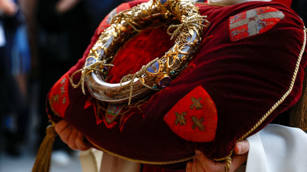 Jesus’ crown of thorns returns to Notre Dame Cathedral - OSV News